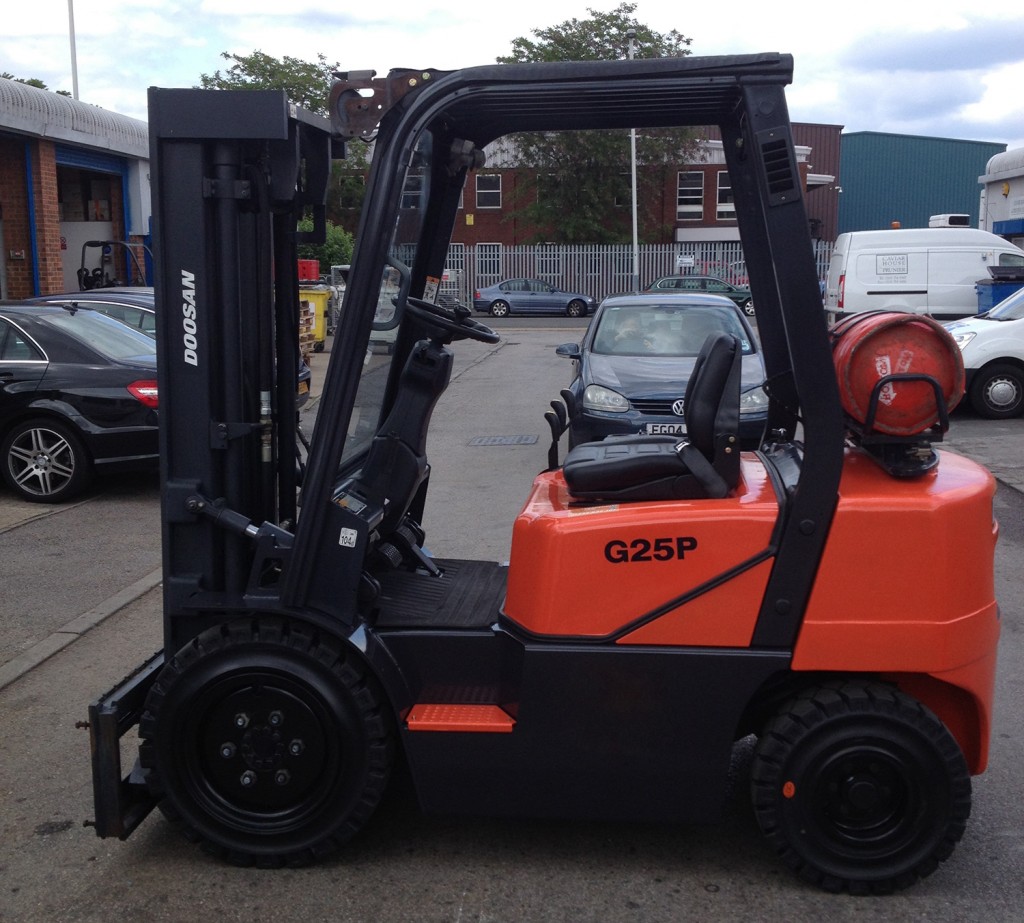 Used red Daewoo Doosan G25P for sale - FT Services